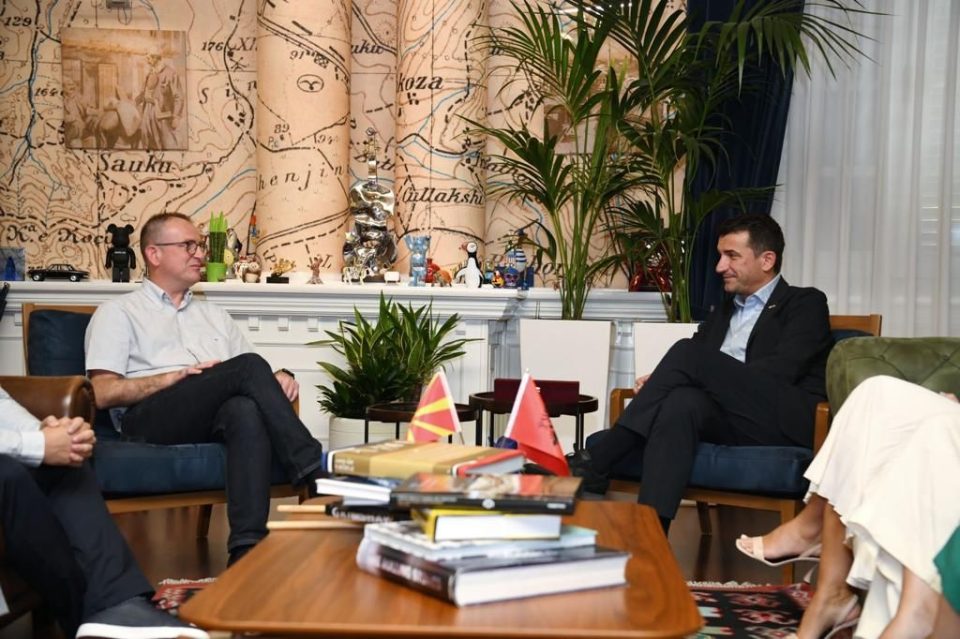 Таравари му беше гостин на Велиjај во Тирана