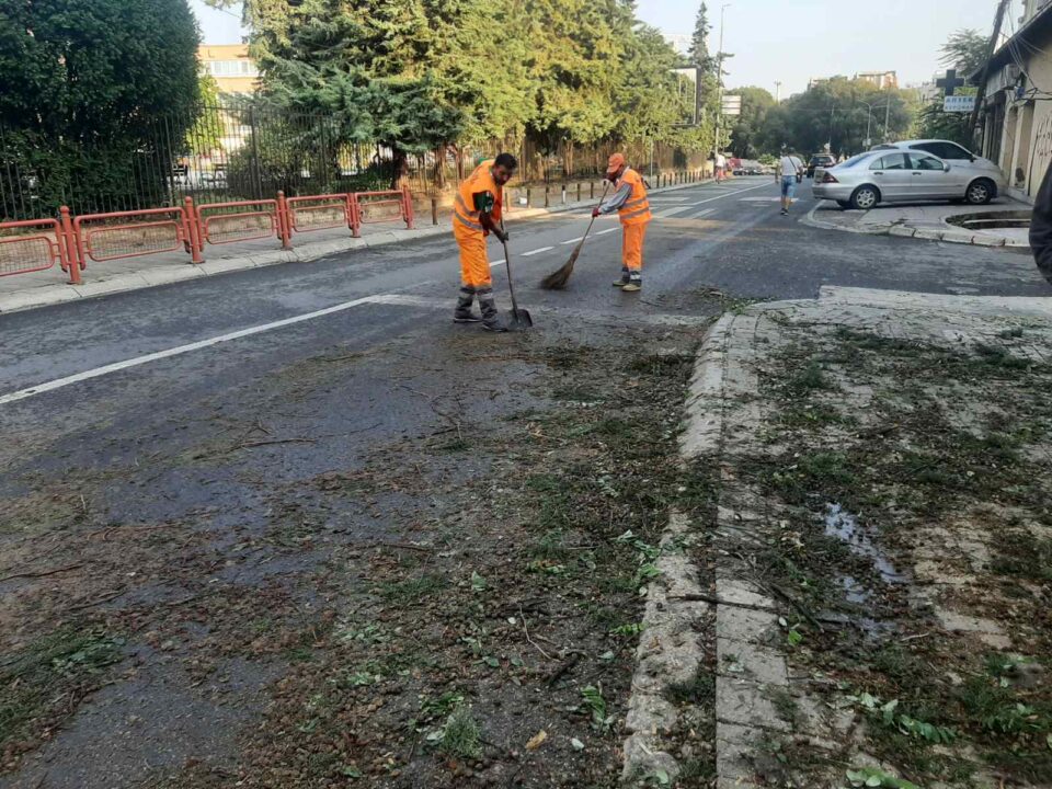 Општинските служби на Кисела Вода и денес се на терен