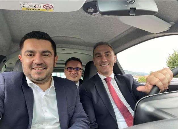 Знаат ли од Монмартр дека се славеше Рамковен со пејачи од Косово?