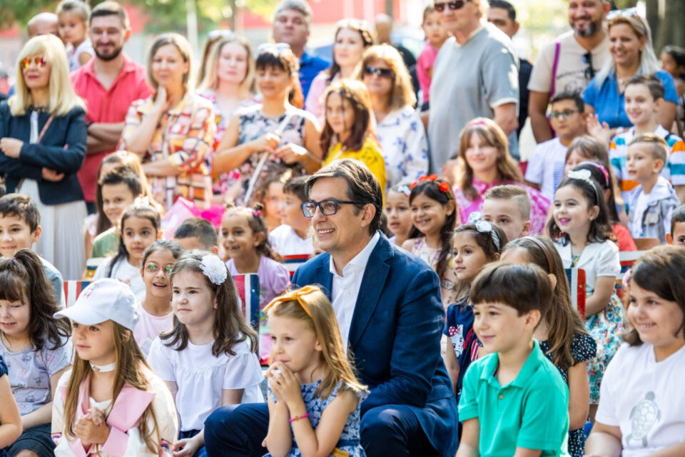 Претседателот Пендаровски на првиот училишен ден го посети скопското осново училиште „Свети Кирил и Методиј“