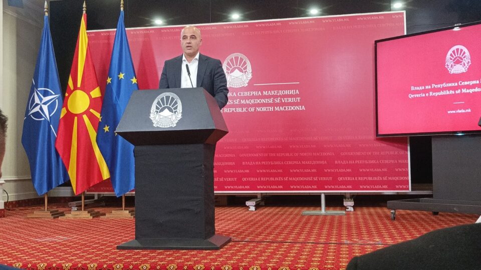 Ковачевски: Никој ниту ги намалува платите на вработените, ниту нивните права