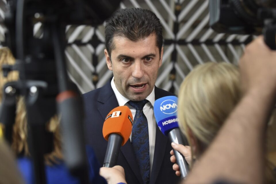 Петков: Изборот во Бугарија е меѓу враќање назад во минатото и нова Бугарија