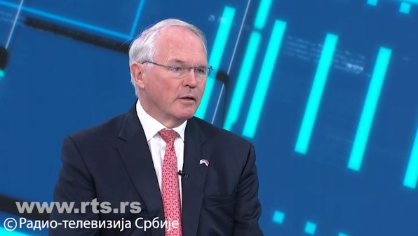 Хил: Србите да разберат дека ова не е нивната „мајка Русија“, туку многу поинаква Русија