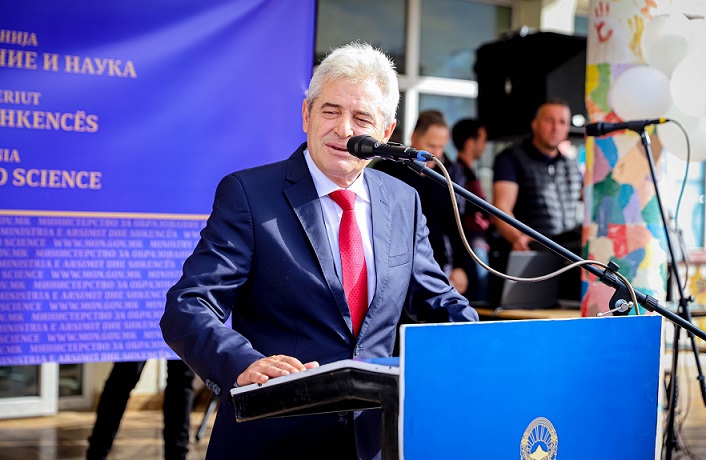 Косовската академијата на науките го избриша името на Али Ахмети откако го обвини за поделба на Косово