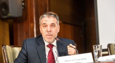 Целосна партизација и упад во автономијата на Институтот за национална историја