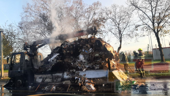 Се запали камион во скопска Автокоманда