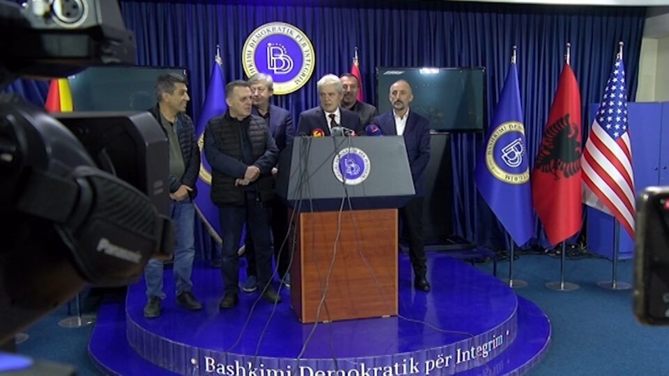 Со АА сме во разговори за влез во Владата, потребен е ветинг на сите државни институции, вели Ахмети