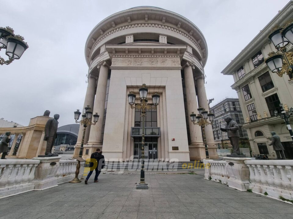 Синот на Џафери и сопругата на Абази се пријавија на огласот за обвинители