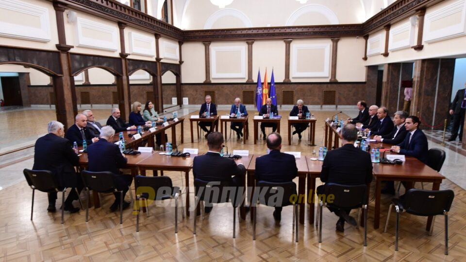 ВО ЖИВО: Изјави по лидерската средба во Собранието