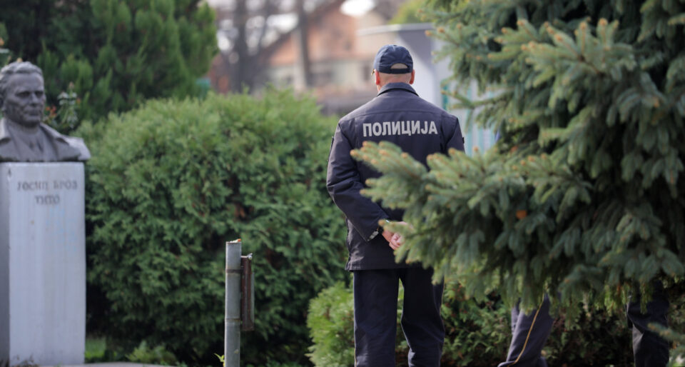 Приведен 16-годишен ученик во Скопје, упатувал закани по живот кон професори