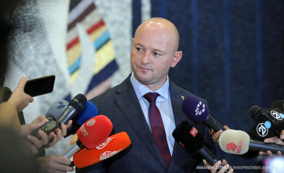 Абази: Можеби сум се сретнал со Ахмети, но немам лични контакти