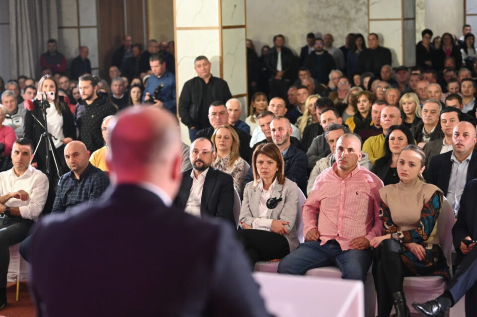 Ковачевски: Работевме ден и ноќ за овие мерки, очекуваме дека наскоро ќе има поевтинување до 10%