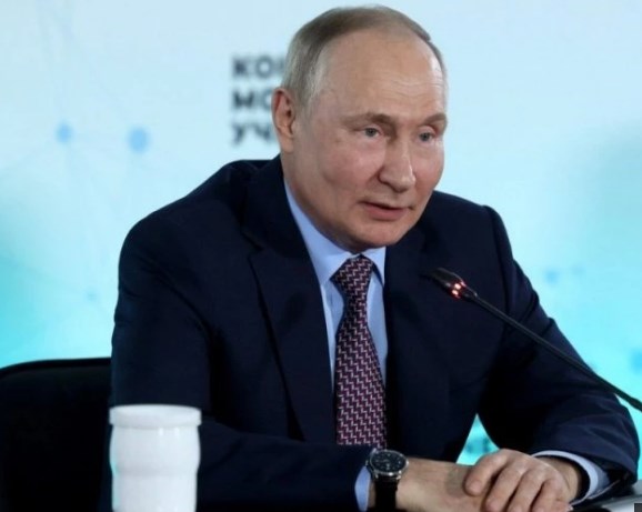 Путин: Русија развива ново оружје