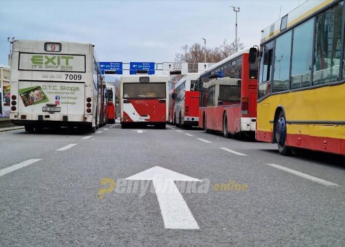 Скопје и денеска блокирано: Трет ден протести на приватните автобуски превозници