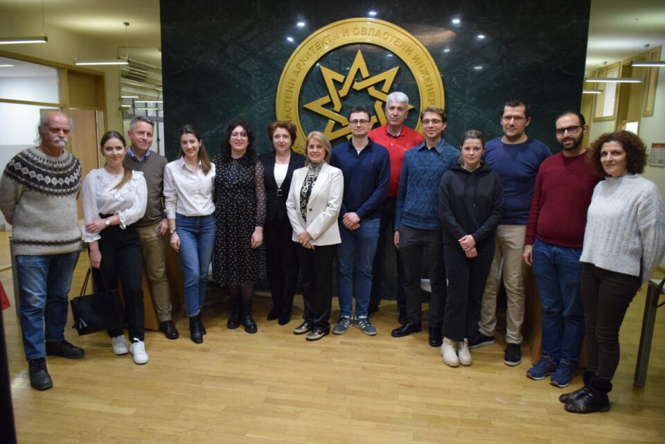 Студентите да имаат пракса уште додека студираат, само така се градат млади инженери, беше кажано на панел дискусијата посветена на кариерата