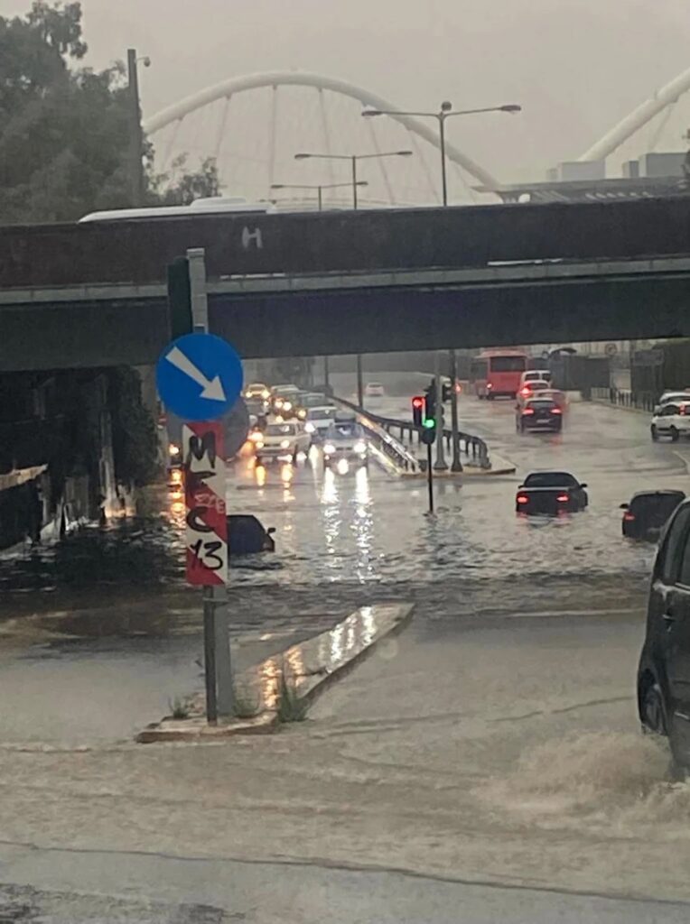 Невреме и поплави во Атина