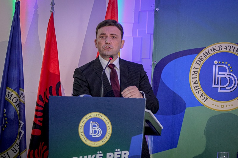 Бујар Османи не се појави на судењето против него