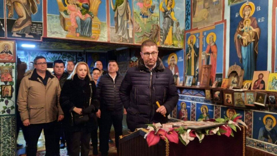 Мицкоски во пресрет на Св. Атанасиј: Нека е за многу години и ова да биде почеток на заедничка иднина за секој човек на Македонија