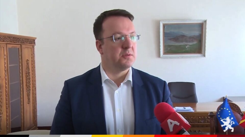 Николоски: Во Брисел ќе алармирам дека состојбата во Македонија е далеку од розева, криминалот цвета, а економијата тоне