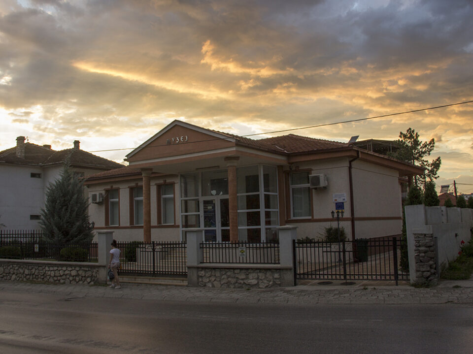 Осмомартовска ликовна изложба во музеј галеријата во Кавадарци