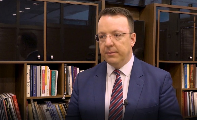 Николоски: Процедурата за уставни измени што ја почна власта е целосно надвор од Устав