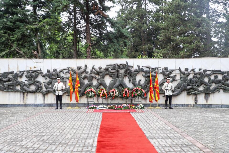 Се поклонуваме на борците кои го поразија фашизмот и придонесуваме во изградбата на Европа за сите