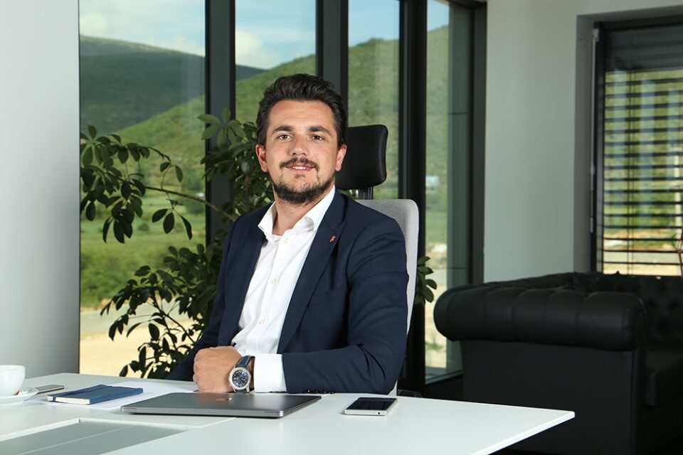 И сопругата на Адеми донирала за ДУИ