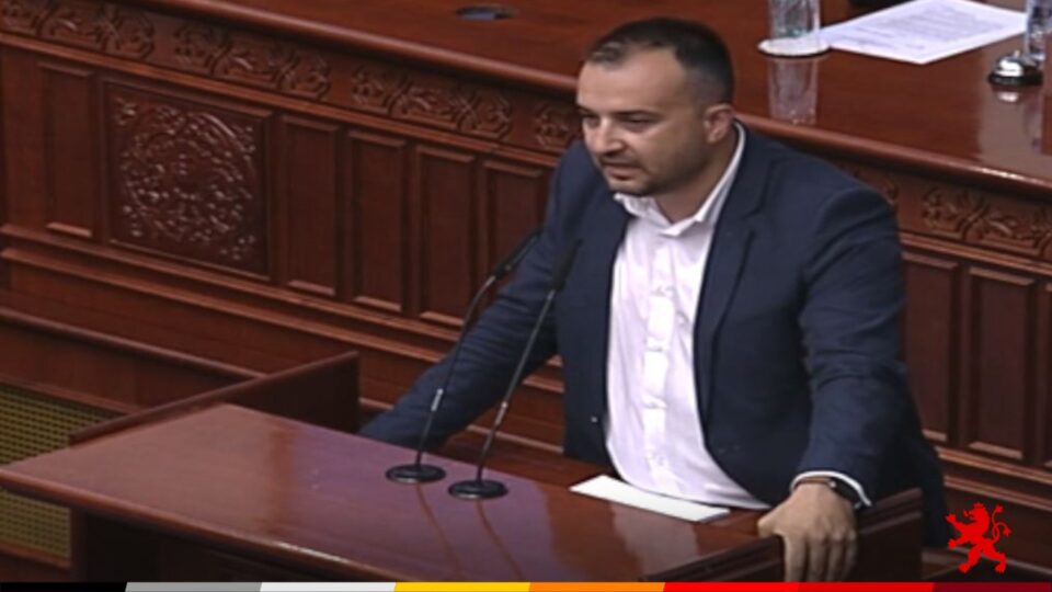 Лефков: Зборуваме за градење патишта, а притоа го рушиме правниот систем на државата со законските решенија кои ги предлага власта