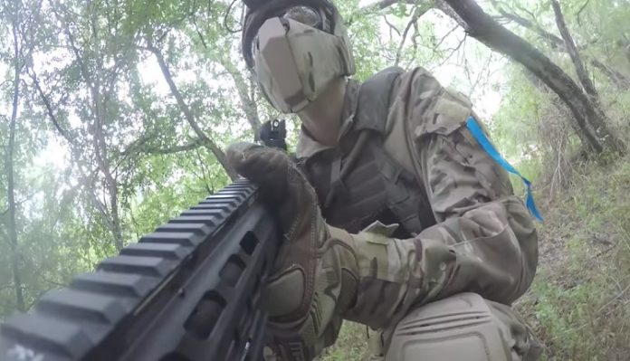 Коста не научил да пука на стрелиште, туку со твојот татко тренирале „Airsoft“