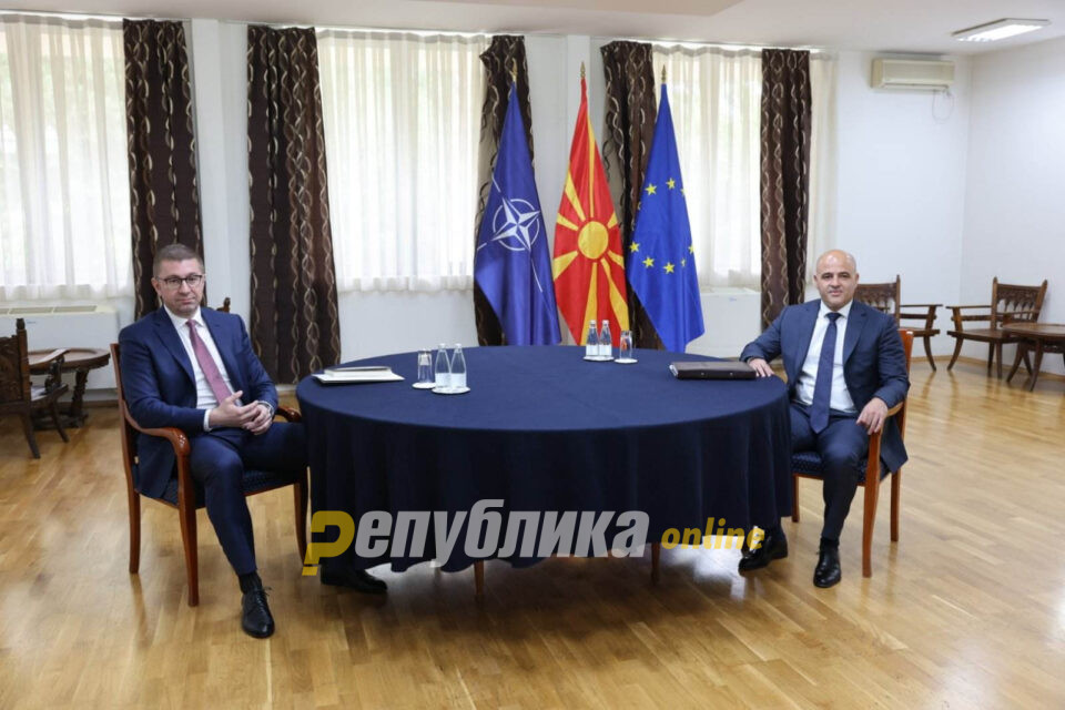 Започна лидерската средба помеѓу Ковачевски и Мицкоски