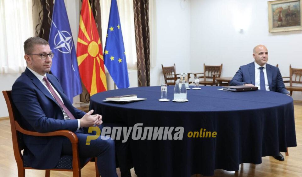 Мицкоски до Ковачевски: Не бегај од ТВ дуел, ајде да излеземе јавно пред македонската јавност, па народот нека суди