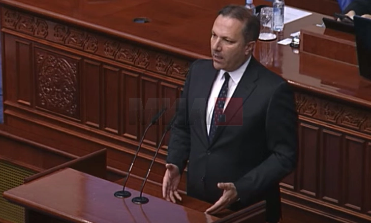 „Ова е држава, а не драгстор во кој ќе влезе некој, ќе плати и ќе добие државјанство“, вели министерот кој ја преживеа најголемата афера со лажни пасоши за криминалци