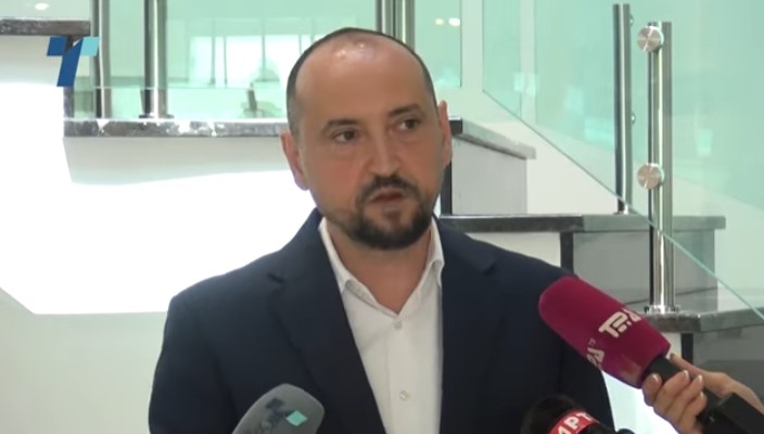 Административците кои со неплатен одмор заминаа да работат во странство да се вработат во приватен сектор кога ќе се вратат