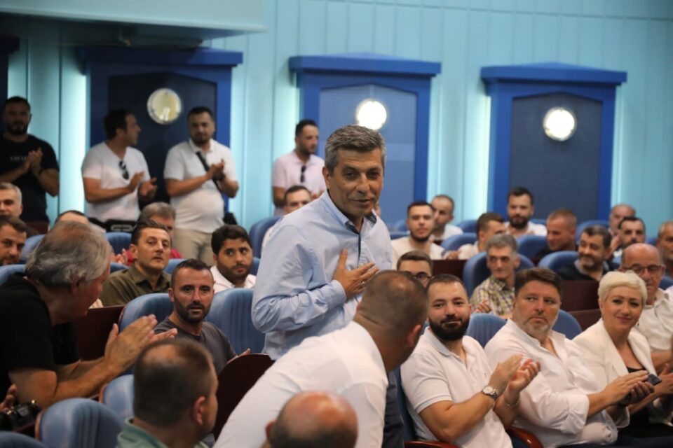 Тројца пратеници од ДУИ дел од новото политичко движење на Меџити, официјално формирање на 13 август