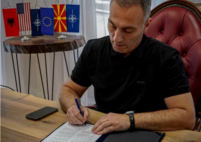 Стоилковски: Дали Артан Груби ја уортачи Македонија со бугарски мафијаш кој се наоѓа во притвор?