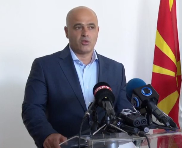 Седницата за уставни измени ќе продолжи кога ќе се соберат доволно пратеници да гласаат „за“, призна Ковачевски