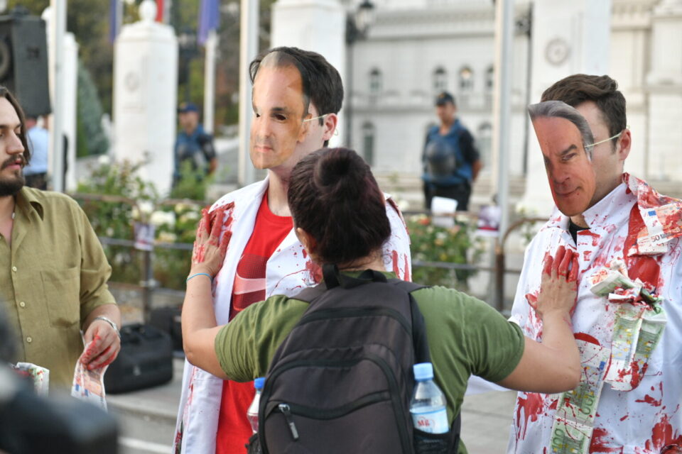 Запалени „крвави“ фотографии од Филипче, д-р Васев и други инволвирани во скандалот на Онкологија