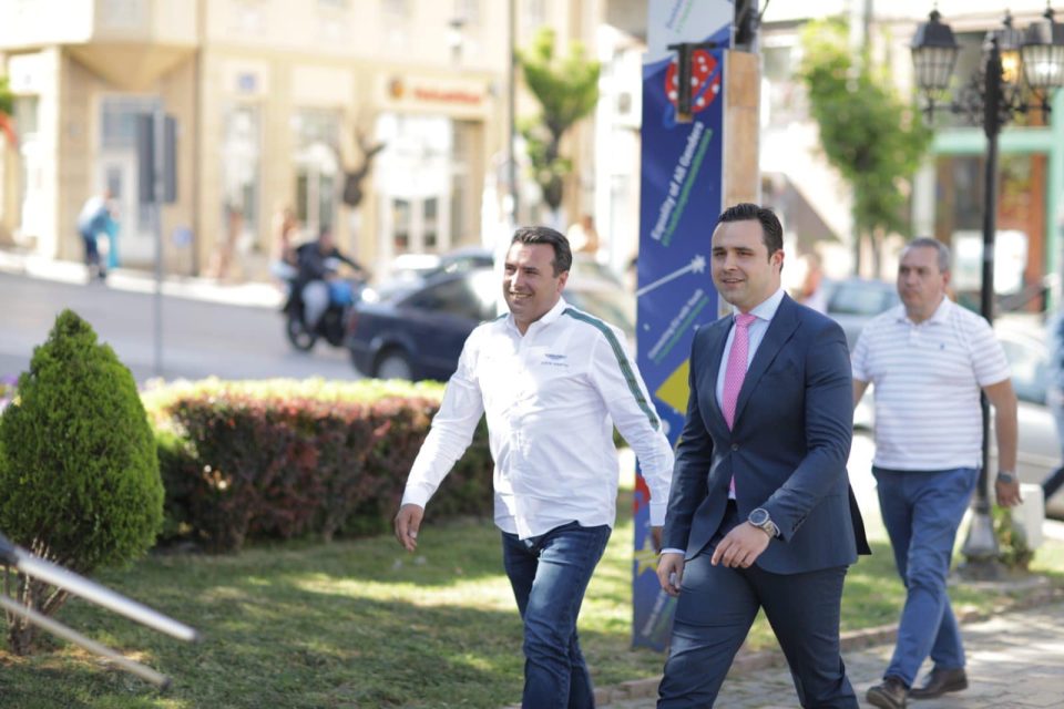 И Костадинов повика на единство во СДСМ, тој со фотографија од Заев