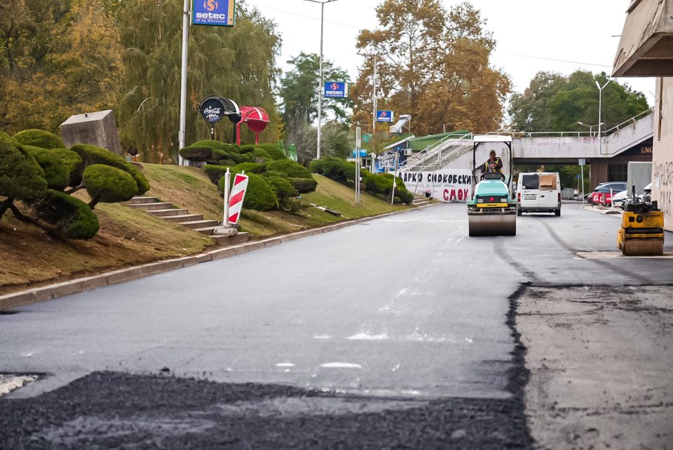 Толку од калдрмата, турен асфалт пред градскиот стадион во Скопје