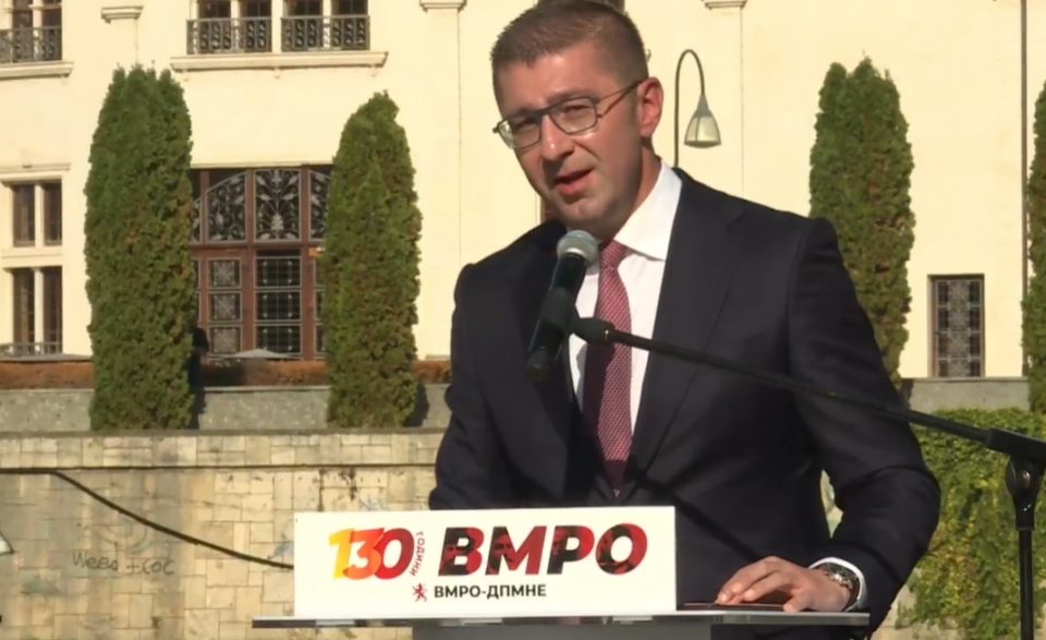 Граѓаните имаат најголема доверба во Мицкоски, а најпозитивно мислење за ВМРО-ДПМНЕ – покажа анкетата на CRPC