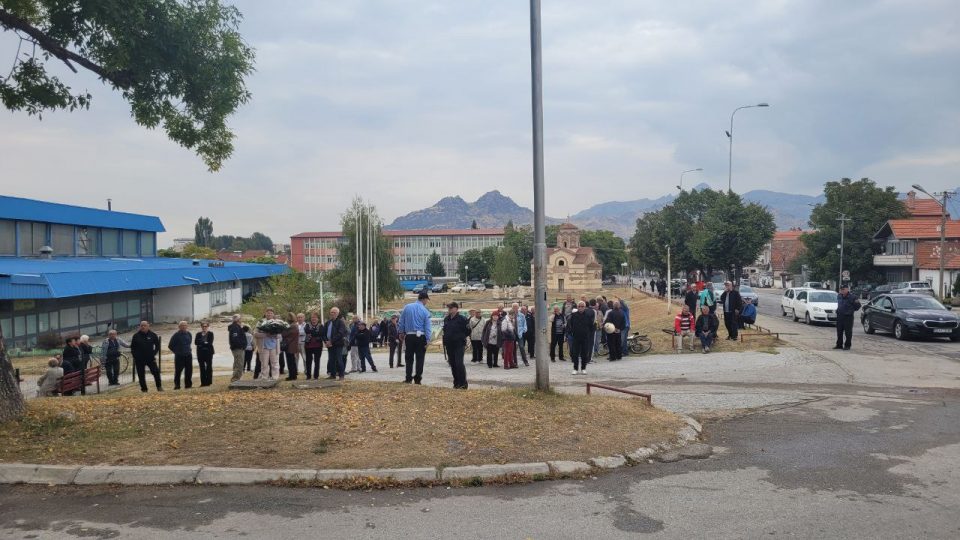 Забрането за обичниот граѓанин! Власта забрани и народот да се поклони во исто време со нив!