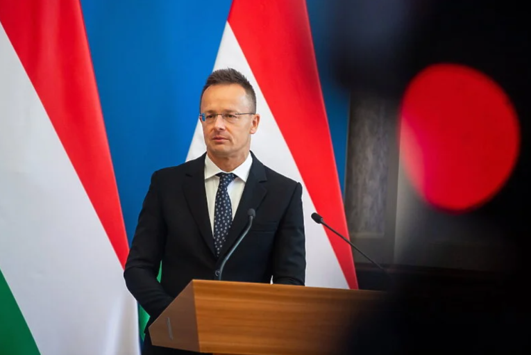 Сијарто: Ние Унгарците никогаш не играме како што другите ни свират