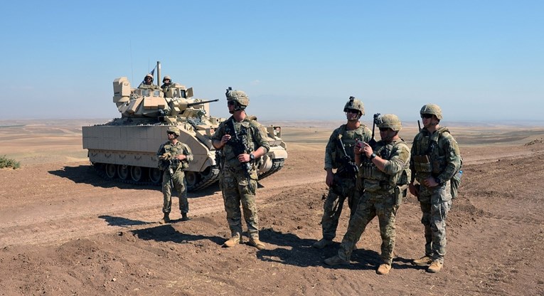 Американската воена база во Ирак нападната со дронови